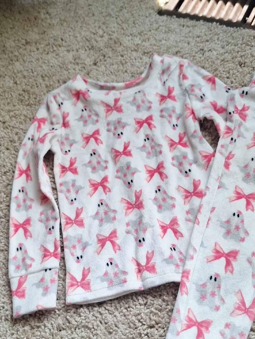 18M - Tahari Girls White Pajama Set with Pink Bows and Ghosts
